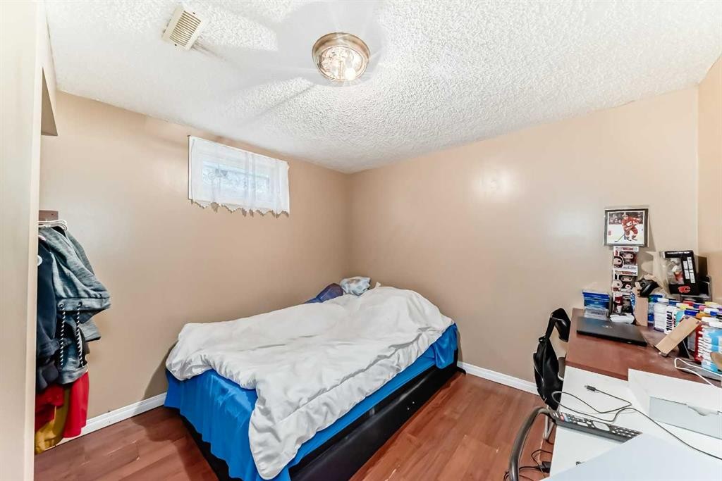 659 Maryvale Way Ne, Calgary, AB - Indoor Photo Showing Bedroom