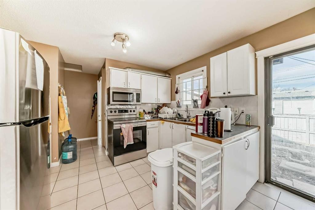659 Maryvale Way Ne, Calgary, AB - Indoor Photo Showing Kitchen