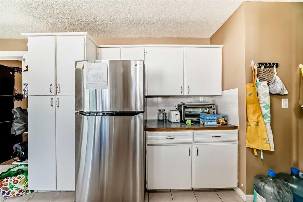 659 Maryvale Way Ne, Calgary, AB - Indoor Photo Showing Kitchen