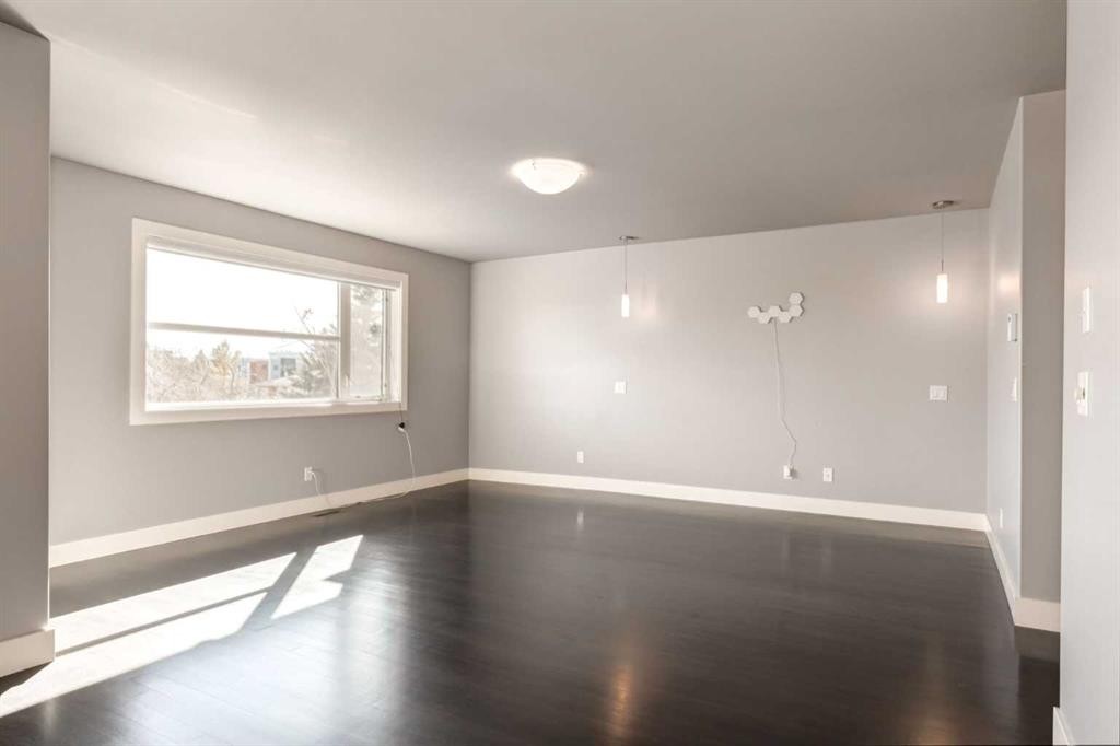 1711 27 Street Sw, Calgary, AB - Indoor Photo Showing Other Room