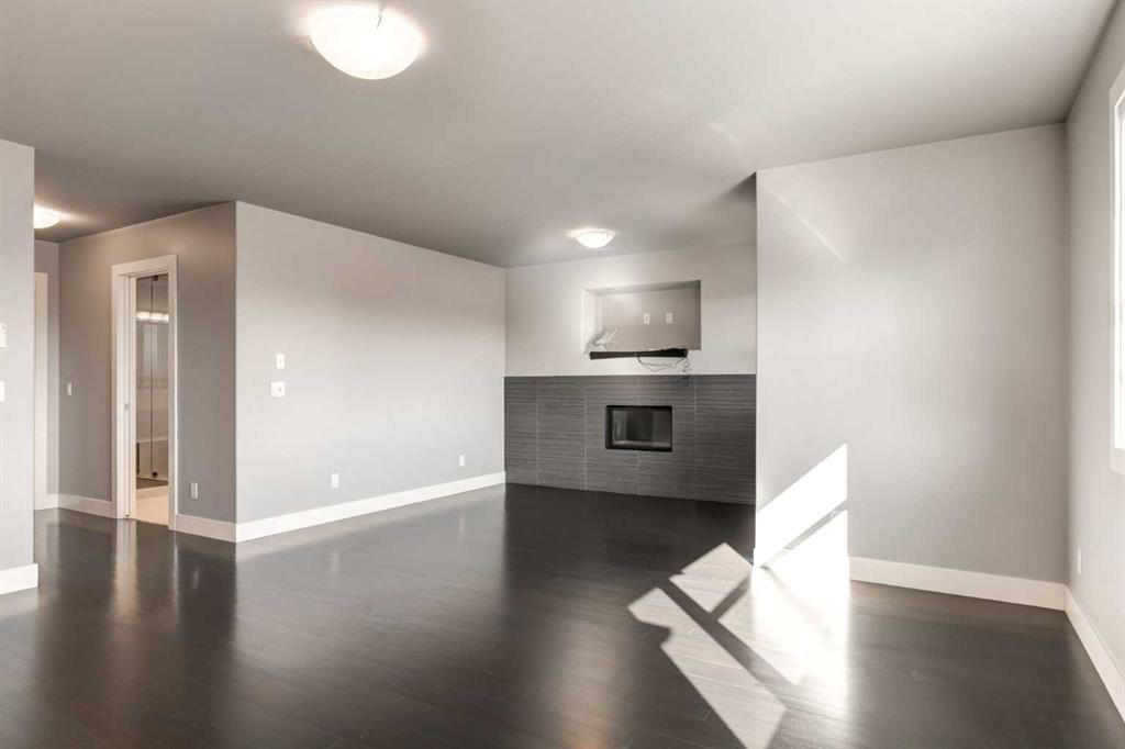 1711 27 Street Sw, Calgary, AB - Indoor With Fireplace