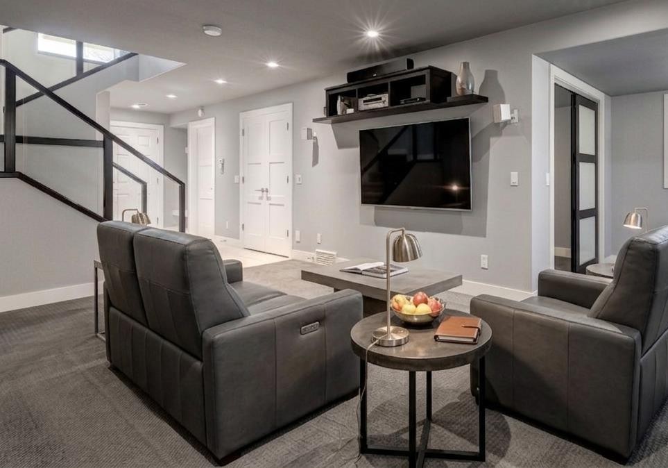 1711 27 Street Sw, Calgary, AB - Indoor Photo Showing Living Room