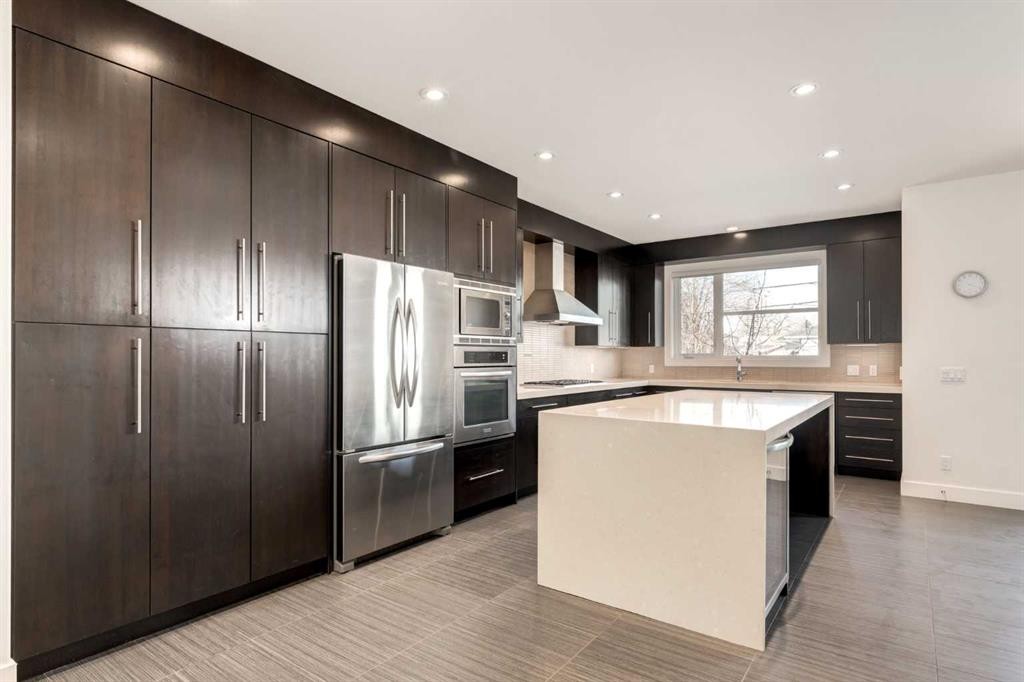 1711 27 Street Sw, Calgary, AB - Indoor Photo Showing Kitchen With Upgraded Kitchen