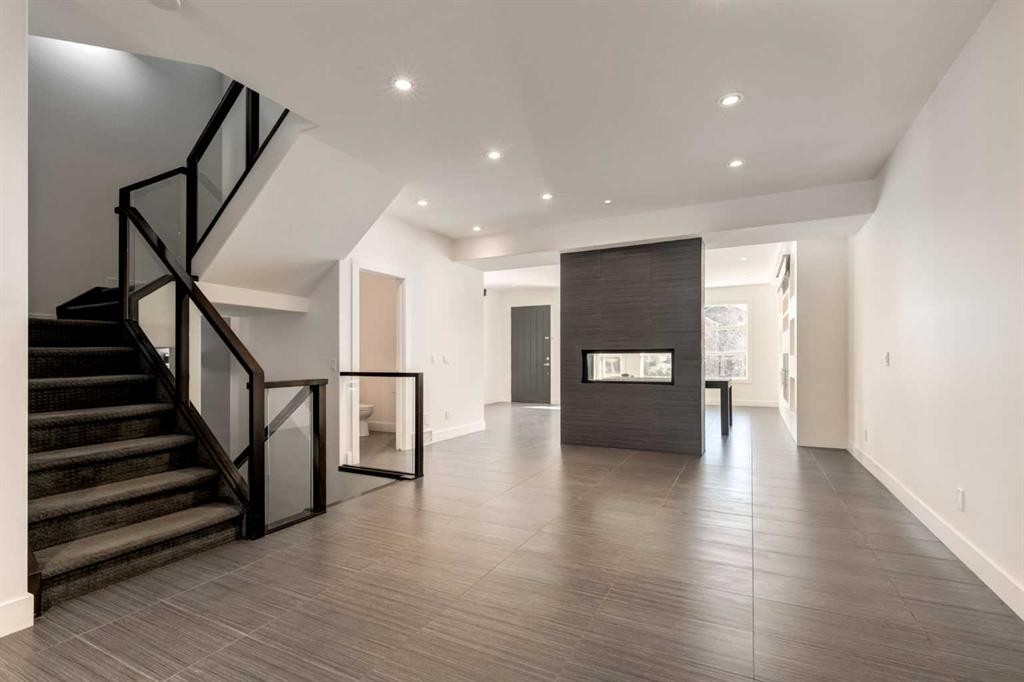 1711 27 Street Sw, Calgary, AB - Indoor Photo Showing Other Room