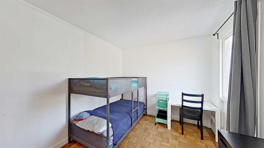 315 Pinecrest Crescent Ne, Calgary, AB - Indoor Photo Showing Bedroom