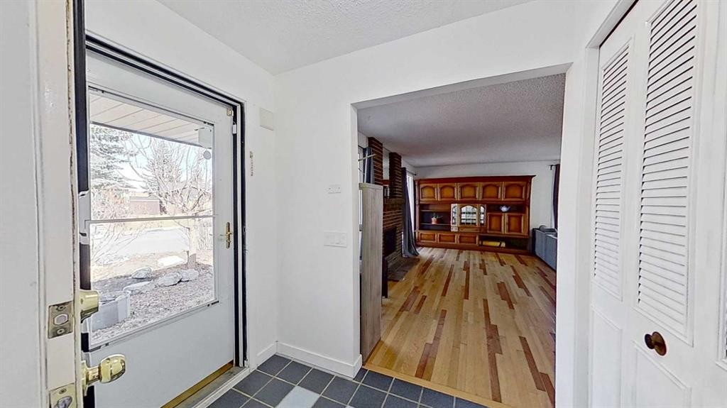 315 Pinecrest Crescent Ne, Calgary, AB - Indoor Photo Showing Other Room