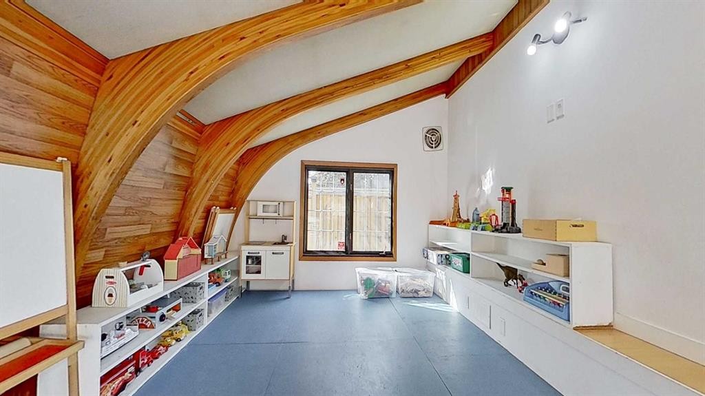 315 Pinecrest Crescent Ne, Calgary, AB - Indoor Photo Showing Other Room