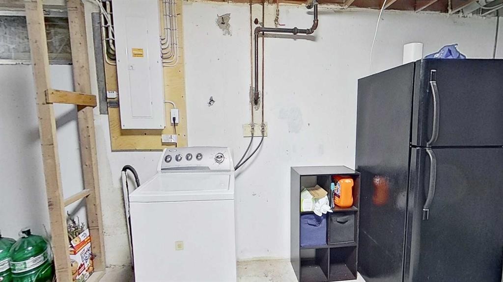 315 Pinecrest Crescent Ne, Calgary, AB - Indoor Photo Showing Laundry Room