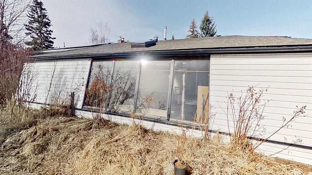 315 Pinecrest Crescent Ne, Calgary, AB - Outdoor