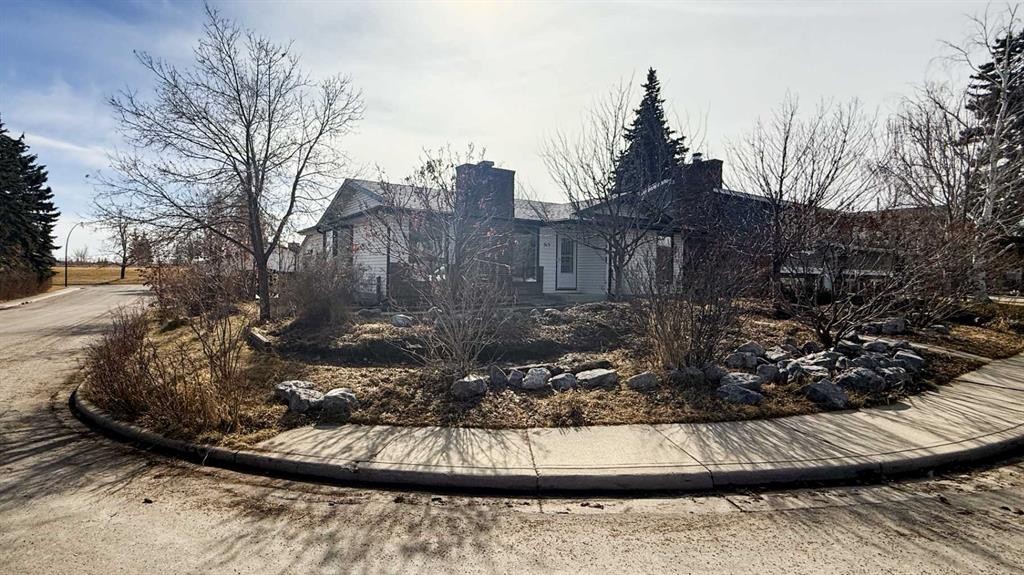 315 Pinecrest Crescent Ne, Calgary, AB - Outdoor With View