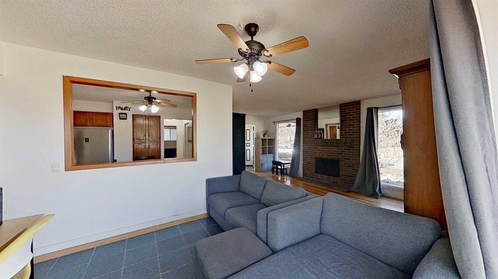 315 Pinecrest Crescent Ne, Calgary, AB - Indoor