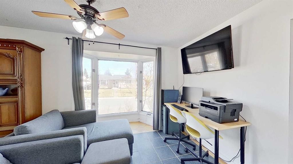 315 Pinecrest Crescent Ne, Calgary, AB - Indoor