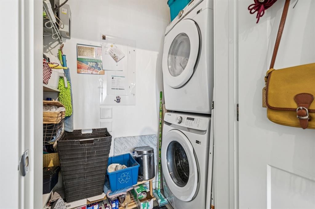 4404-200 Seton Circle Se, Calgary, AB - Indoor Photo Showing Laundry Room