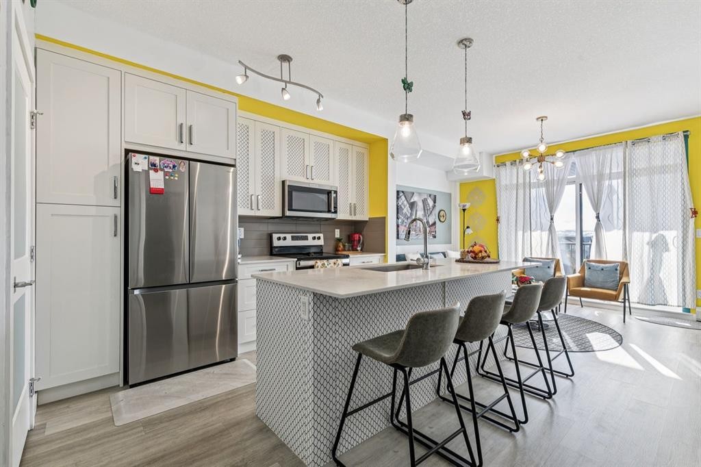 4404-200 Seton Circle Se, Calgary, AB - Indoor Photo Showing Kitchen With Stainless Steel Kitchen With Upgraded Kitchen