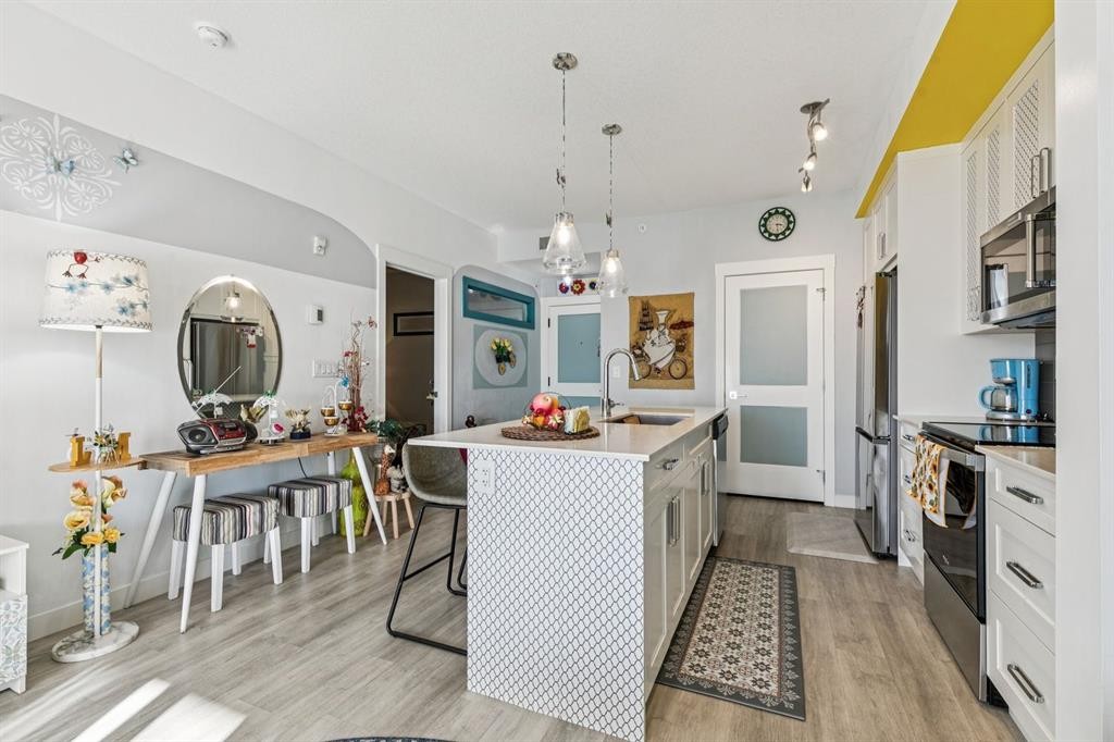 4404-200 Seton Circle Se, Calgary, AB - Indoor Photo Showing Kitchen With Upgraded Kitchen