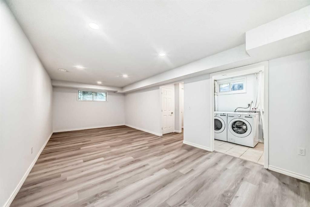 81 Bearberry Close Nw, Calgary, AB - Indoor Photo Showing Laundry Room