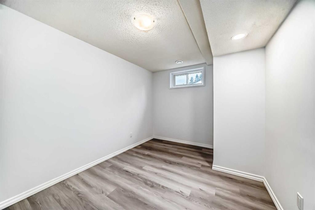 81 Bearberry Close Nw, Calgary, AB - Indoor Photo Showing Other Room