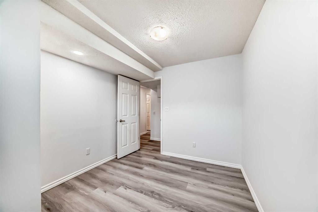 81 Bearberry Close Nw, Calgary, AB - Indoor Photo Showing Other Room