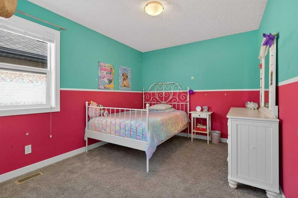 1091 Brightoncrest Green Se, Calgary, AB - Indoor Photo Showing Bedroom