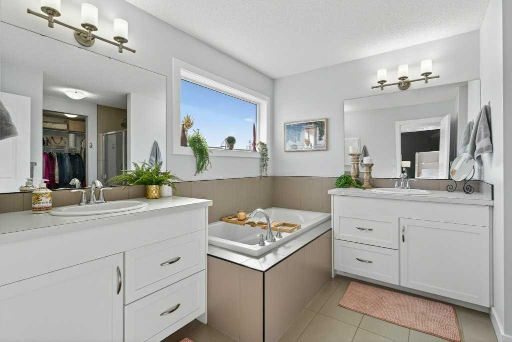 1091 Brightoncrest Green Se, Calgary, AB - Indoor Photo Showing Bathroom