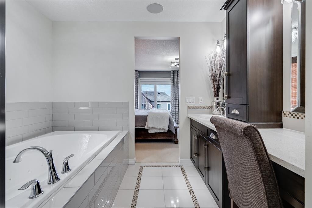 117 Mahogany Place Se, Calgary, AB - Indoor Photo Showing Bathroom