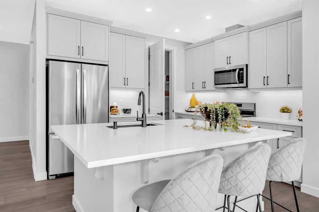 55 Amblehurst Link Nw, Calgary, AB - Indoor Photo Showing Kitchen With Upgraded Kitchen