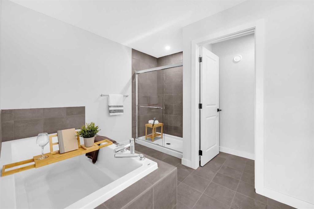55 Amblehurst Link Nw, Calgary, AB - Indoor Photo Showing Bathroom
