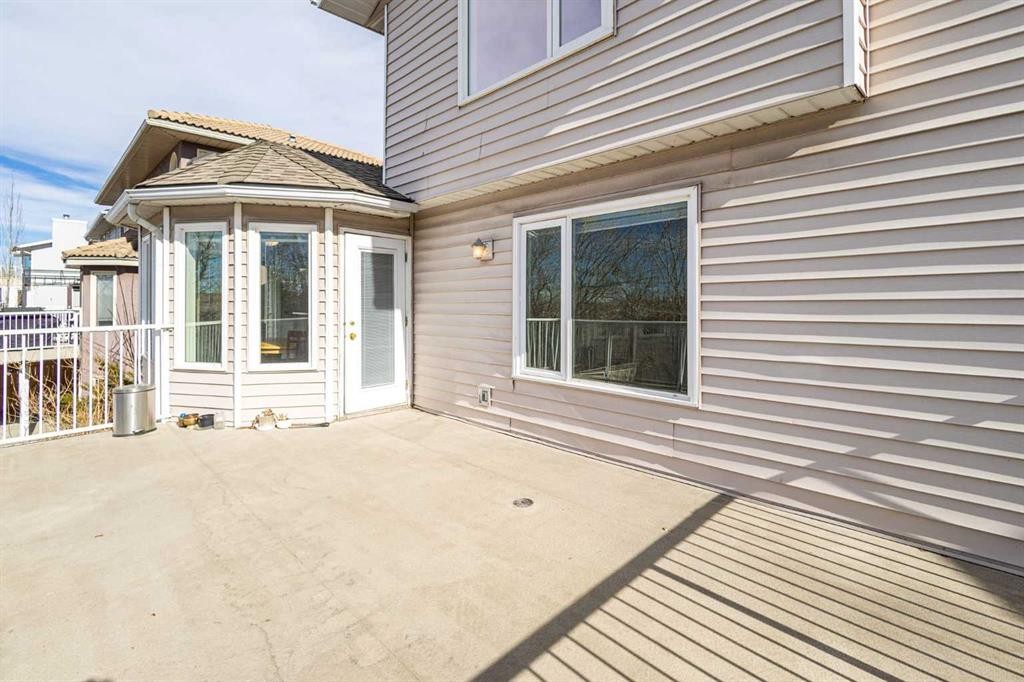 103 Riverside Way Se, Calgary, AB - Outdoor