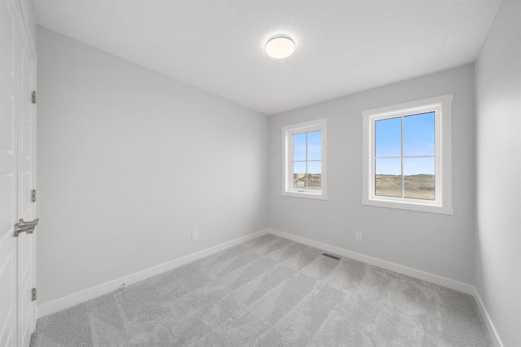 37 Sora Gate Se, Calgary, AB - Indoor Photo Showing Other Room