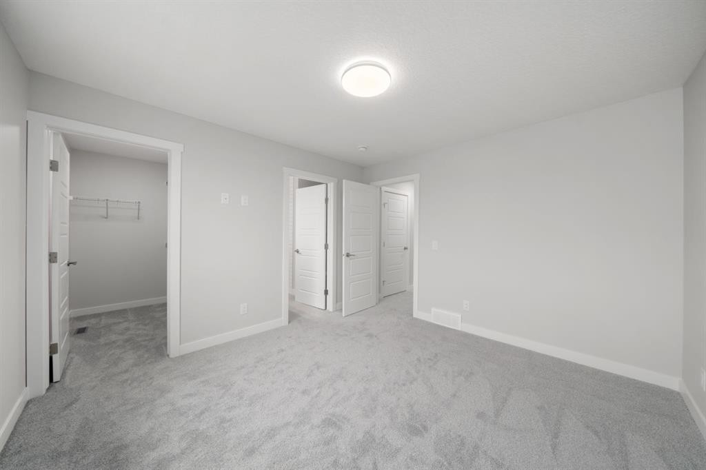 37 Sora Gate Se, Calgary, AB - Indoor Photo Showing Other Room