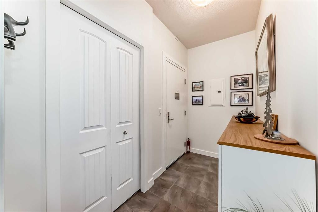 211-1005A Westmount Drive, Strathmore, AB - Indoor Photo Showing Other Room