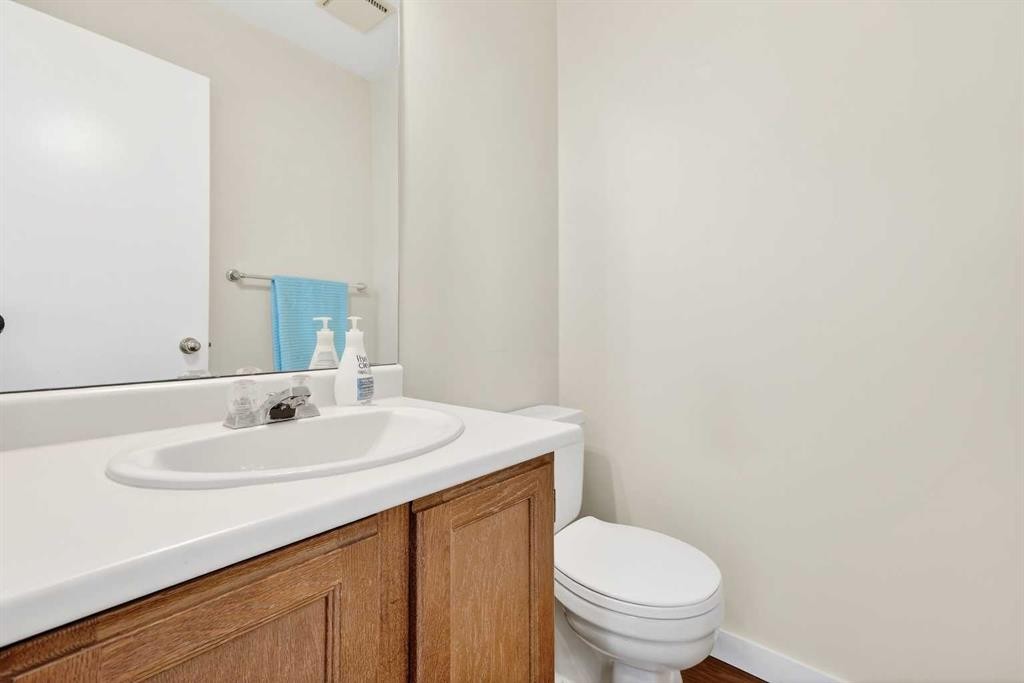 159 Shawglen Road Sw, Calgary, AB - Indoor Photo Showing Bathroom