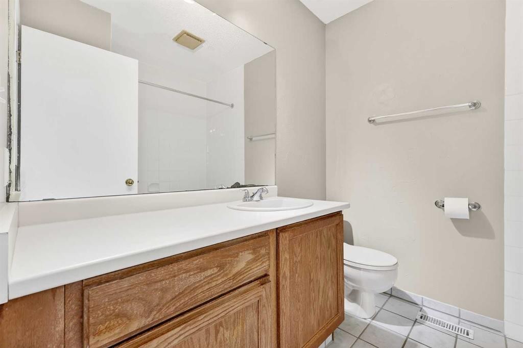 159 Shawglen Road Sw, Calgary, AB - Indoor Photo Showing Bathroom