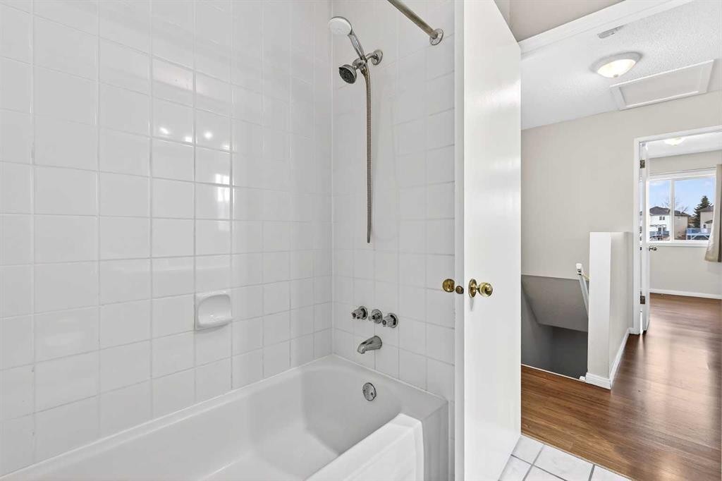 159 Shawglen Road Sw, Calgary, AB - Indoor Photo Showing Bathroom
