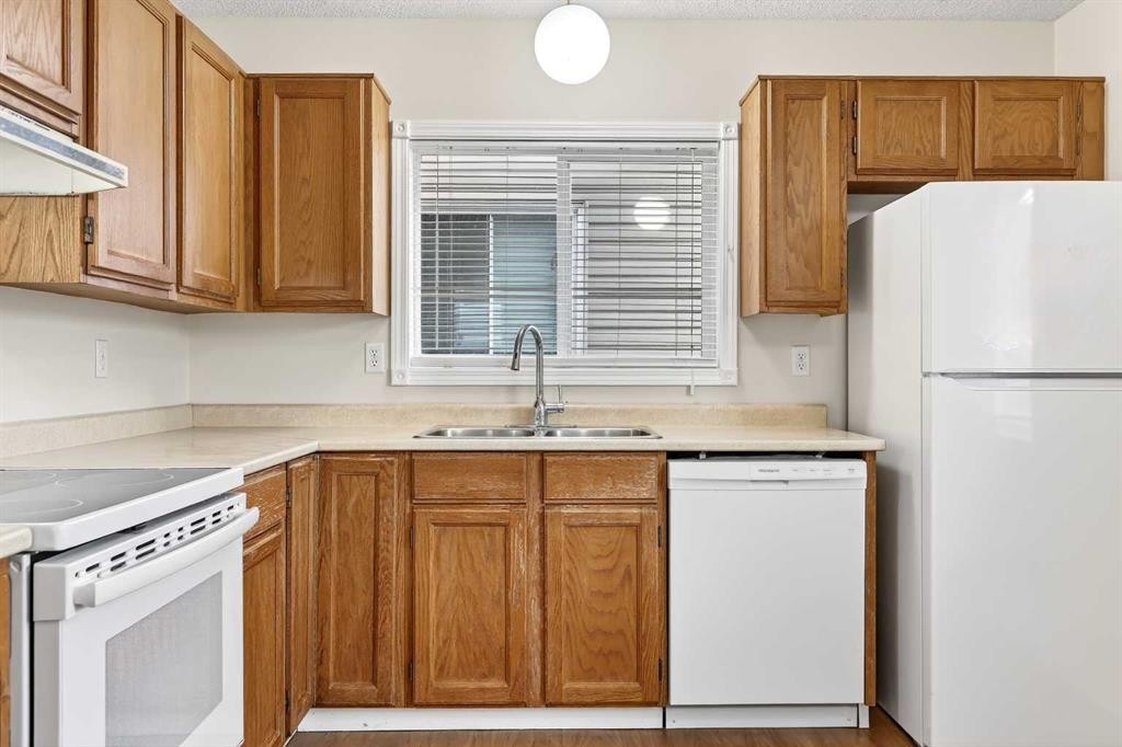 159 Shawglen Road Sw, Calgary, AB - Indoor Photo Showing Kitchen With Double Sink