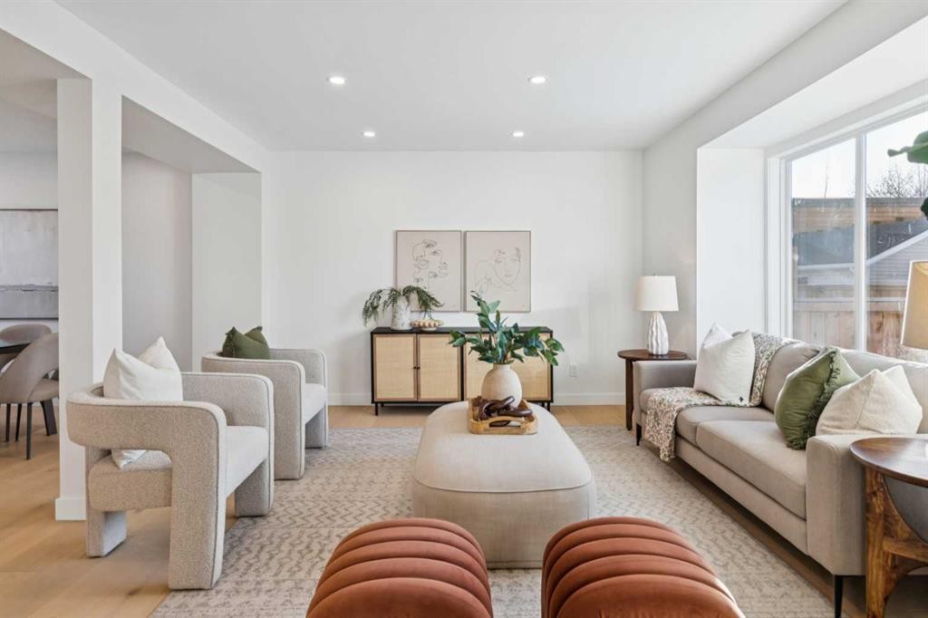4547 Passchendaele Road Sw, Calgary, AB - Indoor Photo Showing Living Room