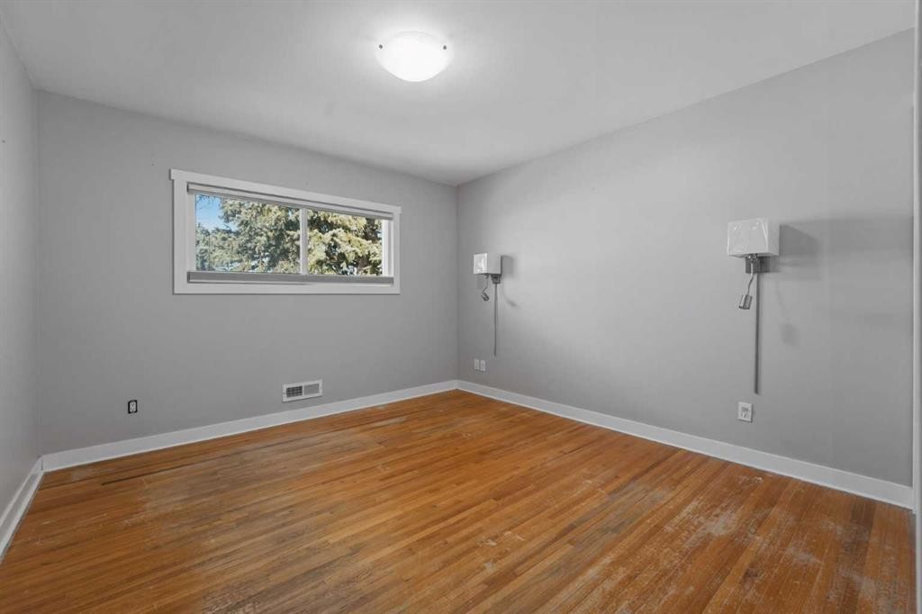 1 Thorncliffe Crescent Nw, Calgary, AB - Indoor Photo Showing Other Room