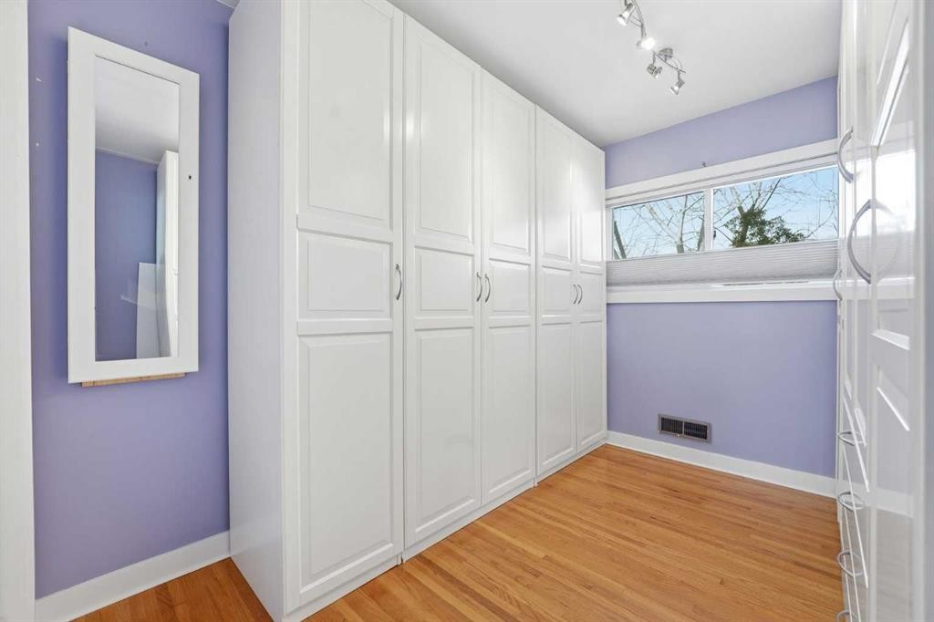 1 Thorncliffe Crescent Nw, Calgary, AB - Indoor Photo Showing Other Room