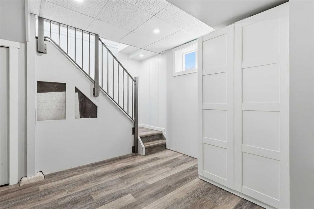 1 Thorncliffe Crescent Nw, Calgary, AB - Indoor Photo Showing Other Room