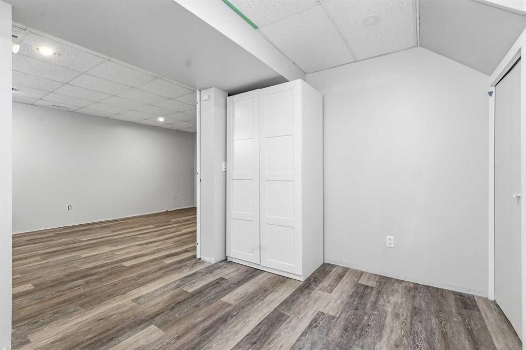 1 Thorncliffe Crescent Nw, Calgary, AB - Indoor Photo Showing Other Room