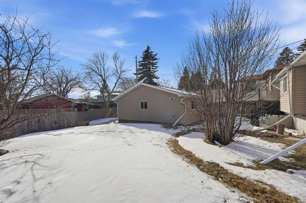 1 Thorncliffe Crescent Nw, Calgary, AB - Outdoor