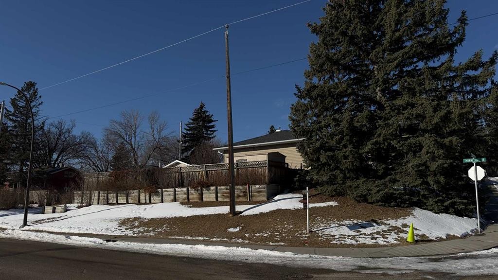 1 Thorncliffe Crescent Nw, Calgary, AB - Outdoor