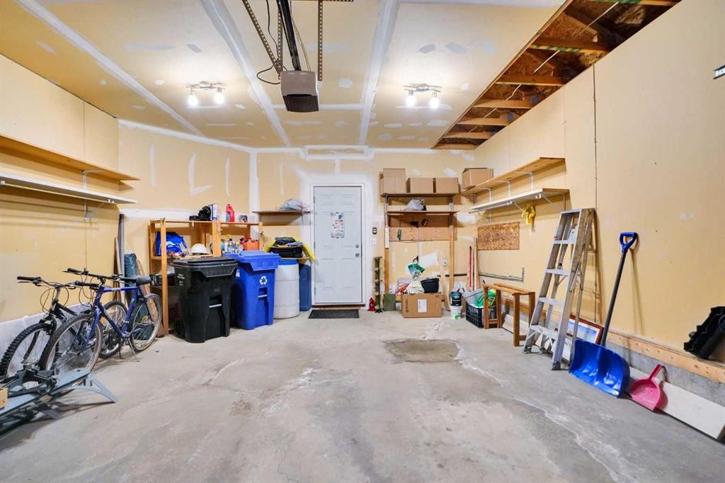234 Saddlecreek Point Ne, Calgary, AB - Indoor Photo Showing Garage