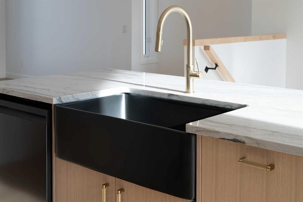 58 Edgevalley Close Nw, Calgary, AB - Indoor Photo Showing Kitchen