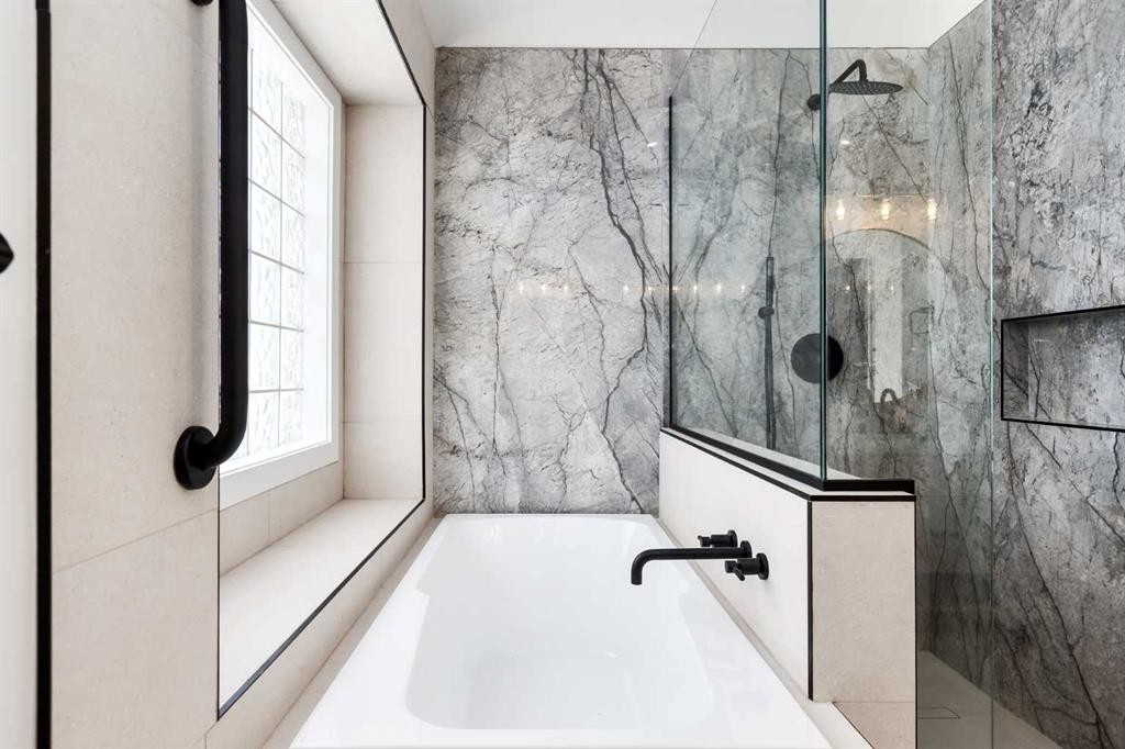 58 Edgevalley Close Nw, Calgary, AB - Indoor Photo Showing Bathroom