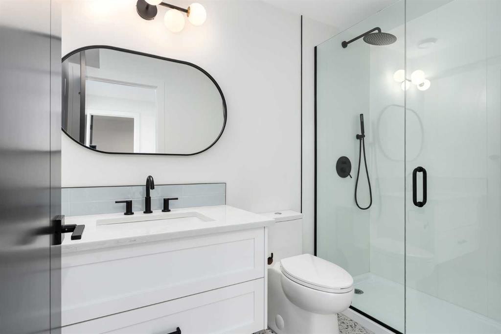 58 Edgevalley Close Nw, Calgary, AB - Indoor Photo Showing Bathroom