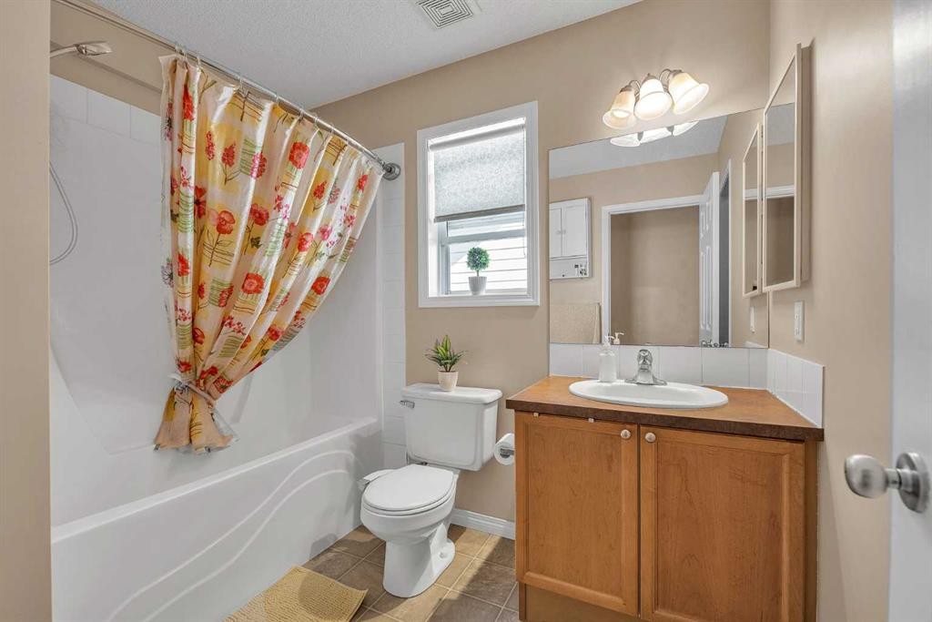 320 Evermeadow Road Sw, Calgary, AB - Indoor Photo Showing Bathroom