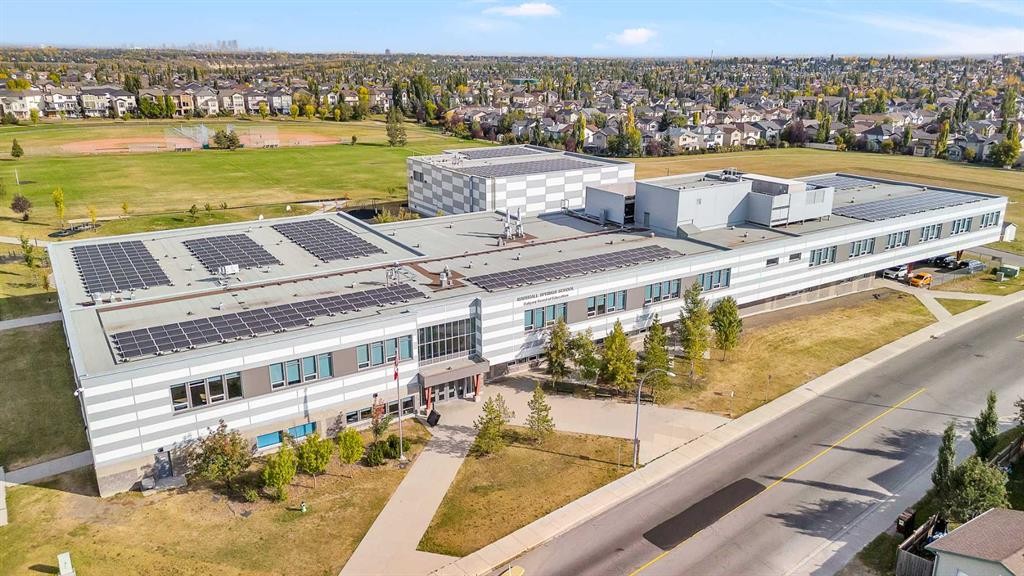 320 Evermeadow Road Sw, Calgary, AB - Outdoor