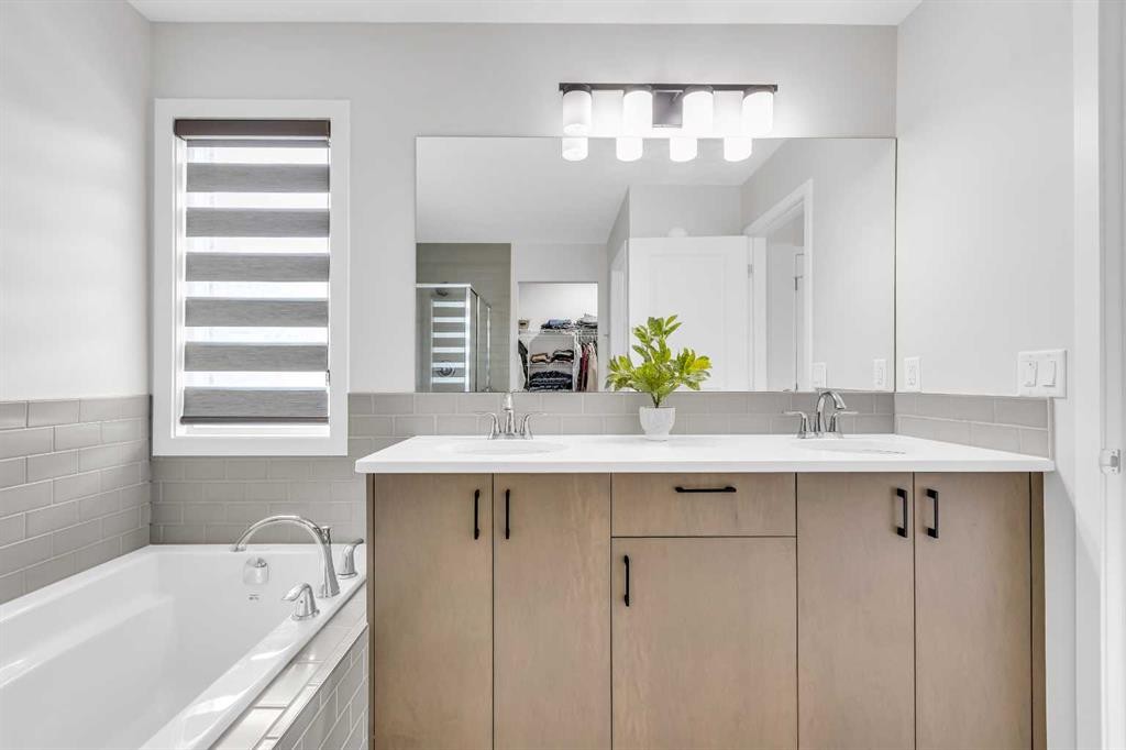 312 Edith Place Nw, Calgary, AB - Indoor Photo Showing Bathroom
