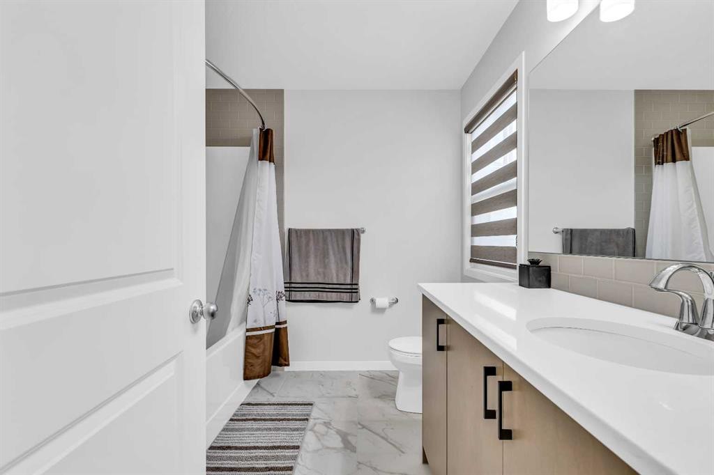 312 Edith Place Nw, Calgary, AB - Indoor Photo Showing Bathroom